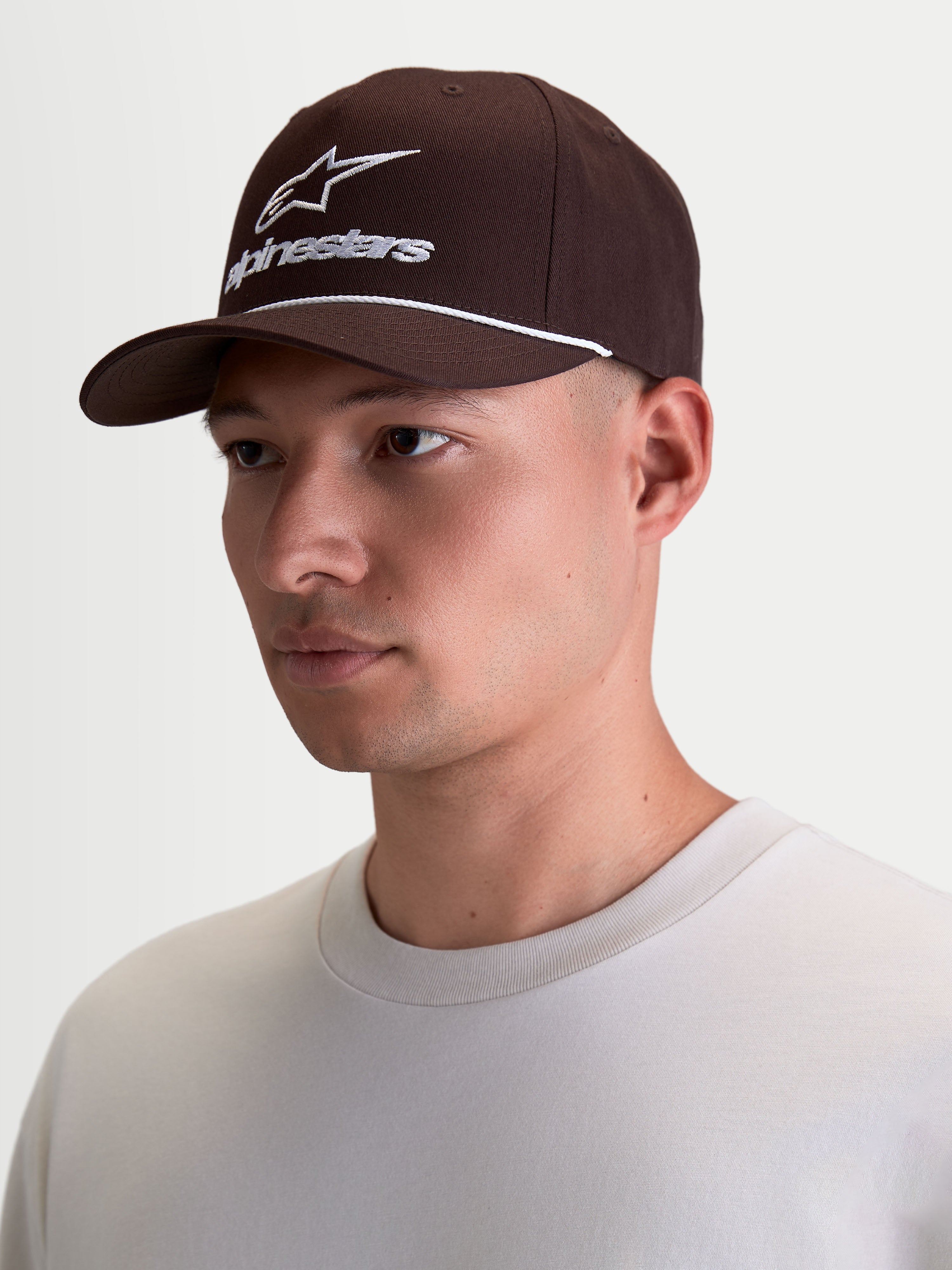 Alpinestars Combo Logo Snapback keps, livsstilskeps för herr, brun och vit, broderad logotyp med repsdetalj, strukturerad krona och böjd skärm, bomullstwill
