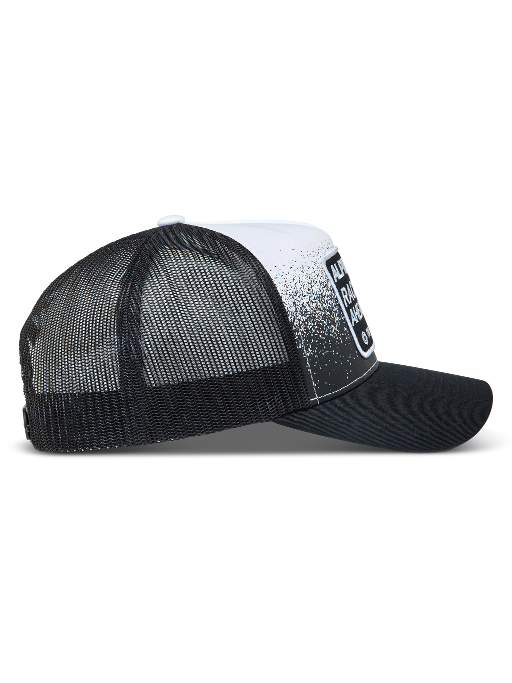 Alpinestars Gravel Trucker keps, svart och vit keps med mesh-baksida, böjd skärm och racing-inspirerat grustryck.