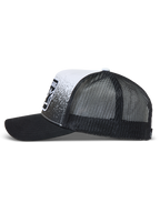 Alpinestars Gravel Trucker hatt, svart och vit keps med meshbaksida, böjd skärm och grustexturtryck.