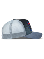 Alpinestars Gravel Trucker keps, mörkgrå och svart livsstilskeps med vit meshbaksida och böjd skärm i sidoprofil.