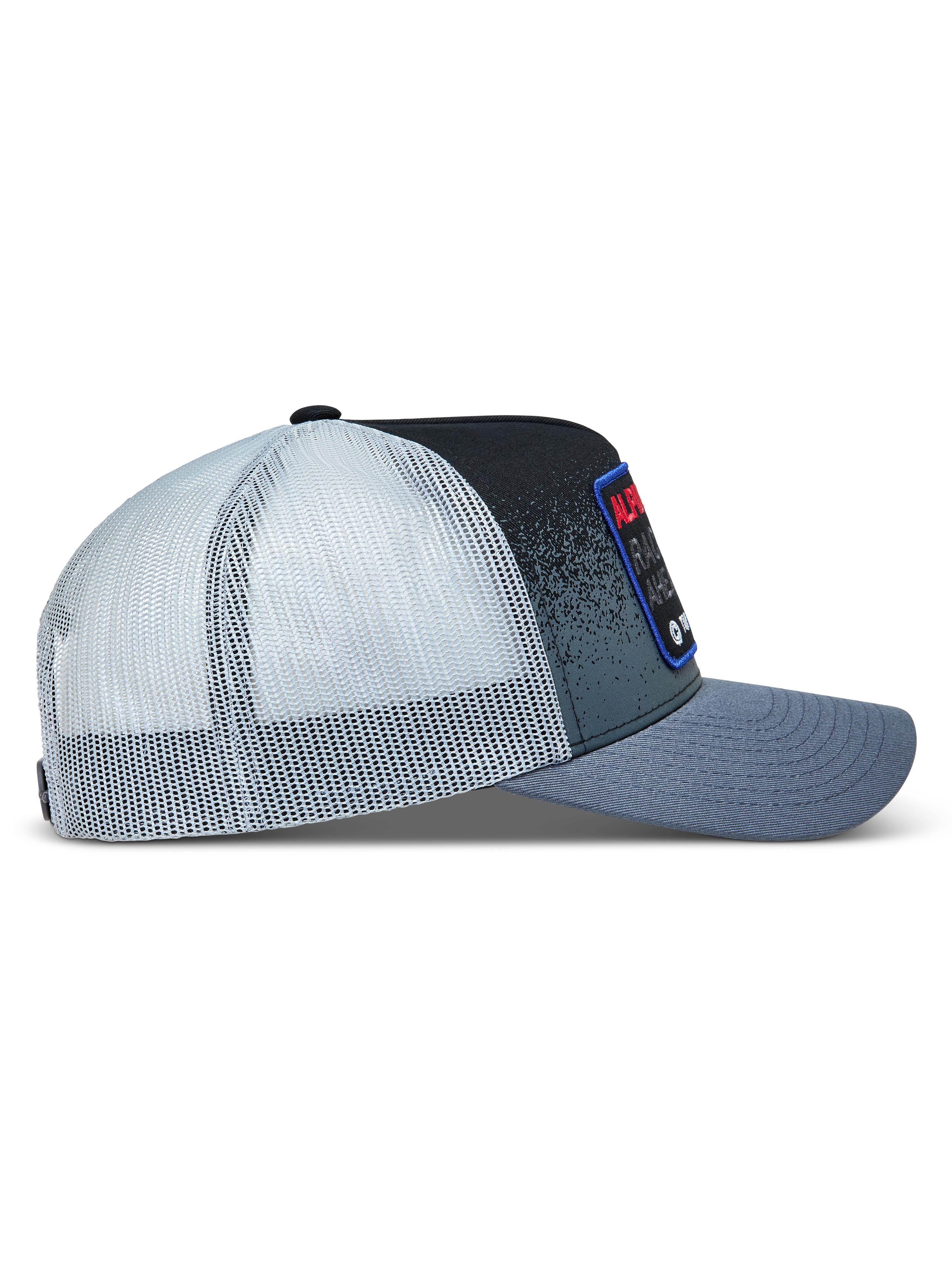 Alpinestars Gravel Trucker keps, mörkgrå och svart livsstilskeps med vit meshbaksida och böjd skärm i sidoprofil.