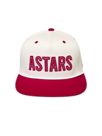 Alpinestars Stadium Snapback keps, naturvit och röd keps med platt skärm och ASTARS logotypapplikation.