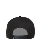 Alpinestars Label Snapback keps, svart sportkeps sedd bakifrån med justerbar rem och vit Astars-logotyp.