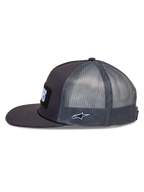 Alpinestars Ten Trucker keps, mörkgrå sportkeps med nätpaneler på sidan, platt skärm och broderad Astars-logotyp.