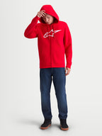 Alpinestars Ageless Zip V3 huvtröja, herrhuvtröja med dragkedja, röd och vit, vit Alpinestars bröstlogotyp, huva med dragskor och ribbade muddar. Bekväm streetwear för förare och motorsportfans visad på modell.