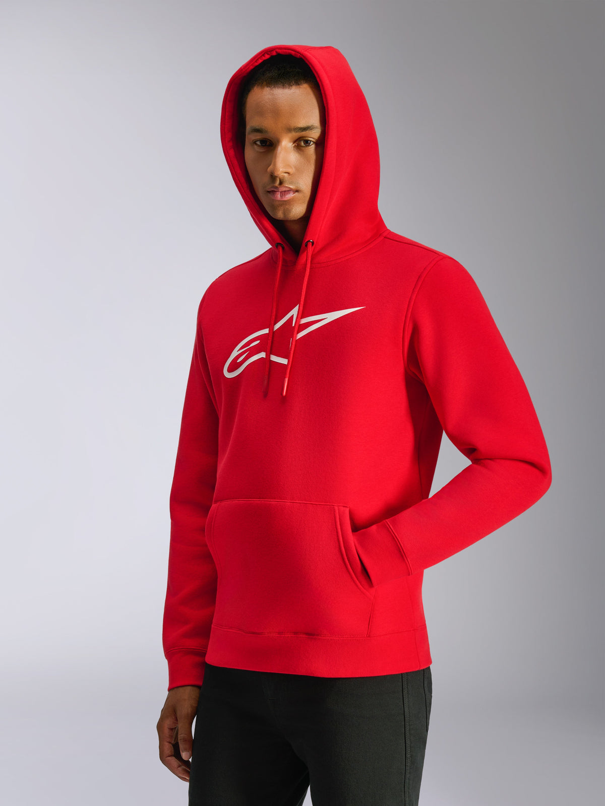 Alpinestars Ageless V3 Hoodie, röd huvtröja med vit logotyp på bröstet, unisex streetwear, mjukt material, avslappnad passform