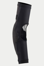 Alpinestars Paragon Pro armbågsskydd, svart, sidovy som visar konstruktion i andningsbar stretchmesh och en stor ventilationsöppning på baksidan, ergonomisk slip-on-design med elastiska muddar för mountainbike-skydd.