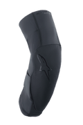 Alpinestars A-Motion Plasma Pro knäskydd, svarta, sidoprofil som visar böjd ergonomisk design, texturerad frontpanel med ton-i-ton-stjärnlogotyp, ventilerande stretch-mesh och ripstop-material, lättviktsskydd för MTB och stigcykling