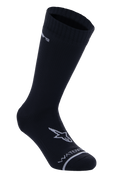 Alpinestars A-Dura Waterproof Socks, svarta, vadlånga cykelstrumpor, ribbad textur på mudden, vit A-star-logotyp på foten, "Waterproof"-text på tån, tekniskt MTB-underställ