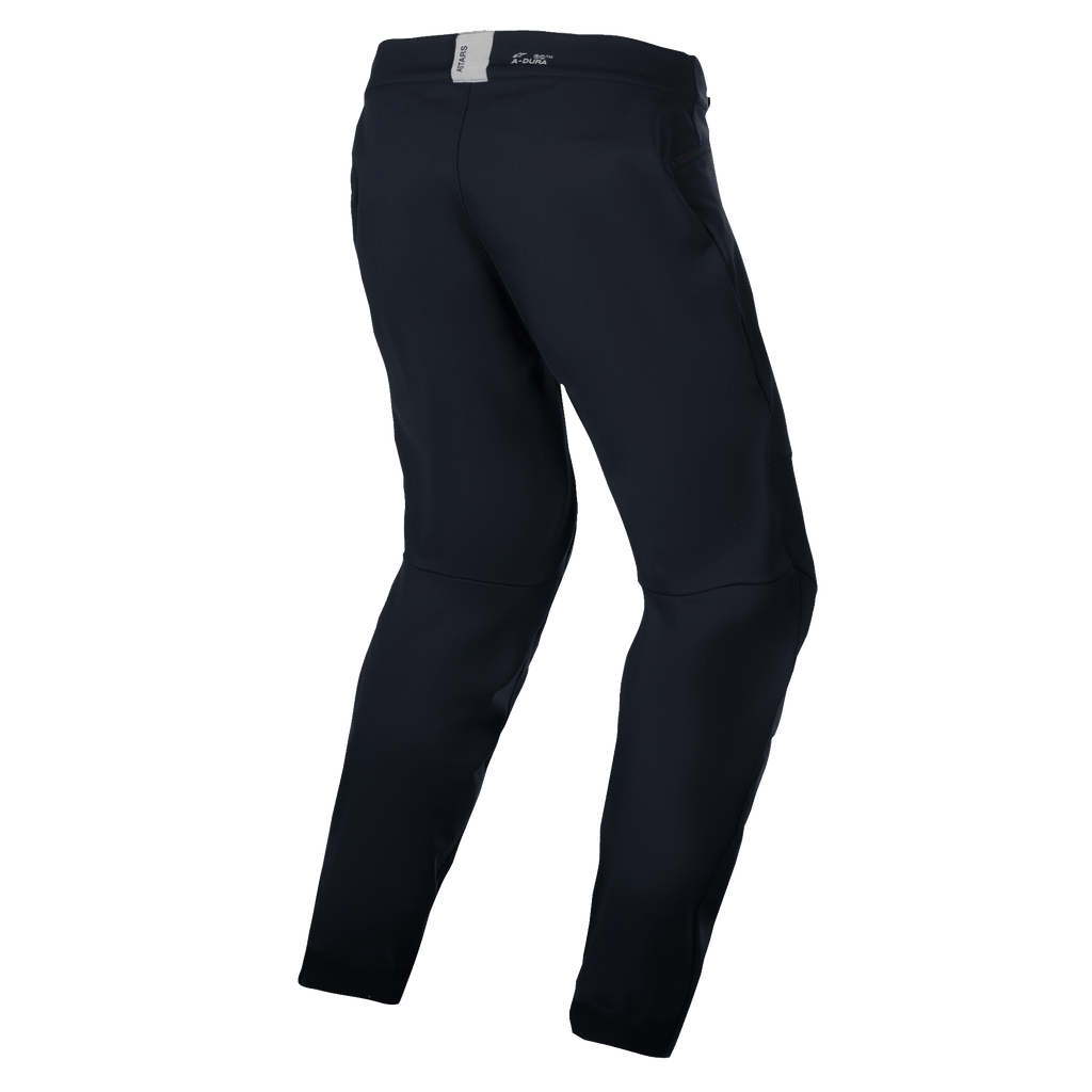 Alpinestars A-Dura Thermal Byxor, mountainbikebyxor, svarta, vy bakifrån med en förböjd anatomisk design, liten ASTARS-logotyp på den bakre linningen, minimalistisk stil för trail- och endurocykling