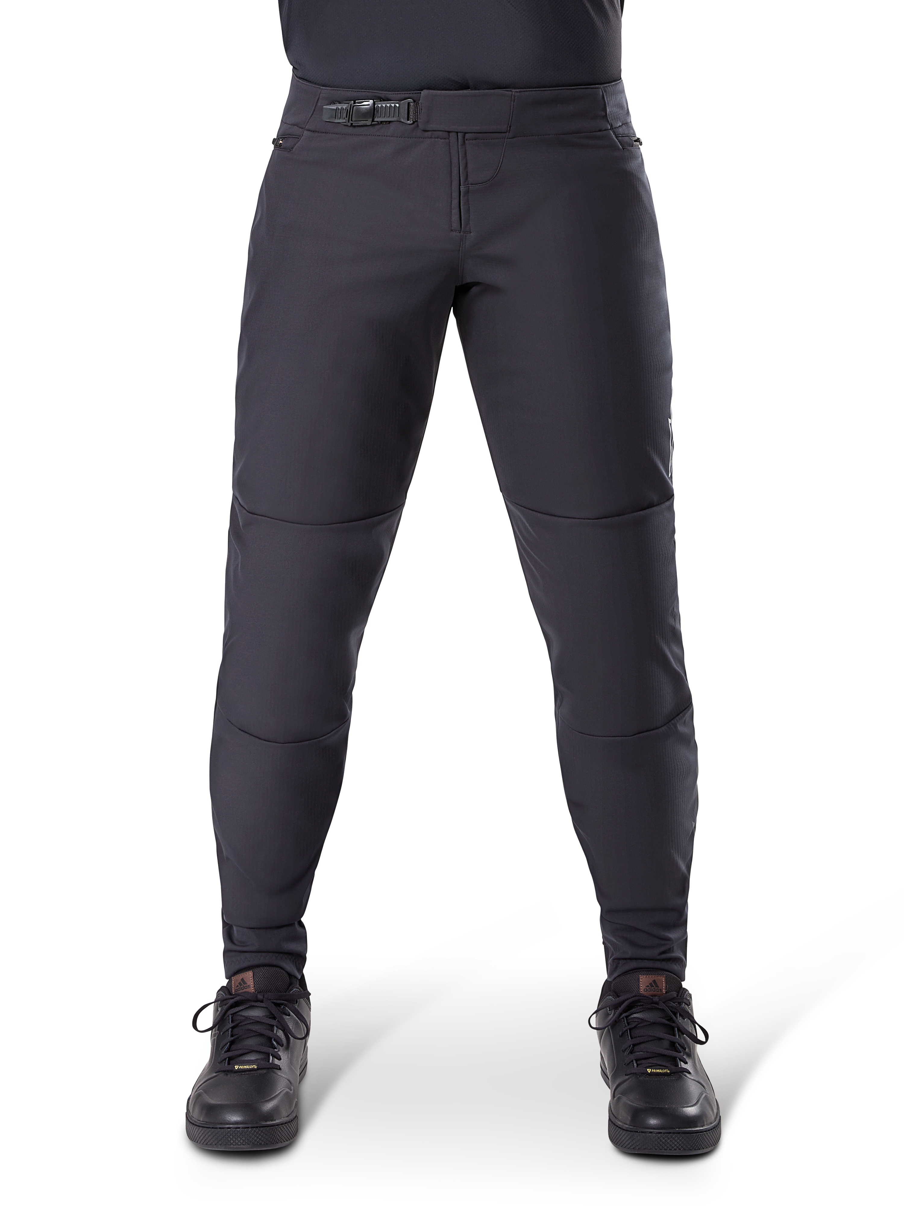 Alpinestars A-Dura Thermal Pant, svarta mountainbikebyxor med ett säkert spärrspänne och förböjd passform, bärs med svarta cykelskor, slitstarkt tekniskt material för stigcykling i kallt väder