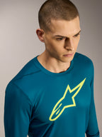 Alpinestars A-Dura Ride långärmad tröja, blågrön MTB-topp med gul Astars-logotyp och stretchigt prestandatyg.
