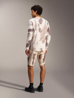 A-Dura Ride LS Jersey och matchande shorts i Sand Camo, teknisk MTB-utrustning med texturerat kamouflagemönster.