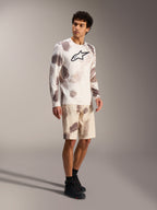 Alpinestars A-Dura Ride långärmad tröja och Sand Camo-shorts, MTB-utrustning med stor logotyp och teknisk passform.