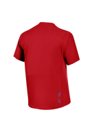 Röd A-Dura Ride kortärmad tröja sedd bakifrån, i ventilerande jacquardtyg med en liten blå Alpinestars-logotyp.