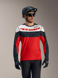 A-Dura Race långärmad tröja i rött, svart och vitt med stor Alpinestars-logotyp, designad för MTB-prestanda.