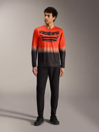 A-Dura ASTARS 2.0 långärmad tröja i orange och svart gradient med stor bröstlogotyp, matchad med svarta MTB-byxor.