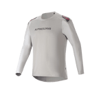 Alpinestars A-Aria Polartec Switch Jersey - Long Sleeve, ljusgrå mountainbike-tröja med svart logotyp på bröstet, röda och svarta detaljer på axlarna och laserperforerade ärmar för ventilation