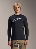 Alpinestars A-Dura Astar långärmad tröja, svart med silverfärgad Astars-logotyp på bröstet, bärs av en modell med kamouflagebyxor, avslappnade MTB-funktionskläder för mountainbike