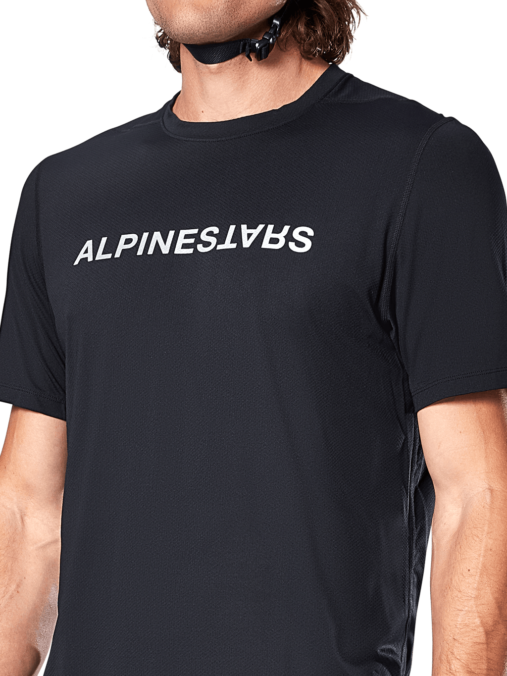Alpinestars A-Dura Switch kortärmad tröja, svart, med en stor vit screentryckt ordmärkeslogotyp på bröstet, jacquardstickad tygstruktur, närbild framifrån
