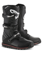 Alpinestars Tech-T stövlar, trialstövlar, svarta med röda och vita detaljer, stängningssystem med tre spännen, ergonomisk smalbensplatta med vit Astars-logotyp, smal röd rand längs sulan, hållbar läderkonstruktion för trials och terrängkörning