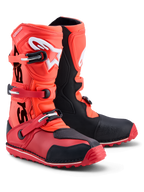 Alpinestars Tech-T stövlar, trialstövlar i röd fluo och svart, CE-certifierade med TPU-skydd och greppvänlig trialsula.