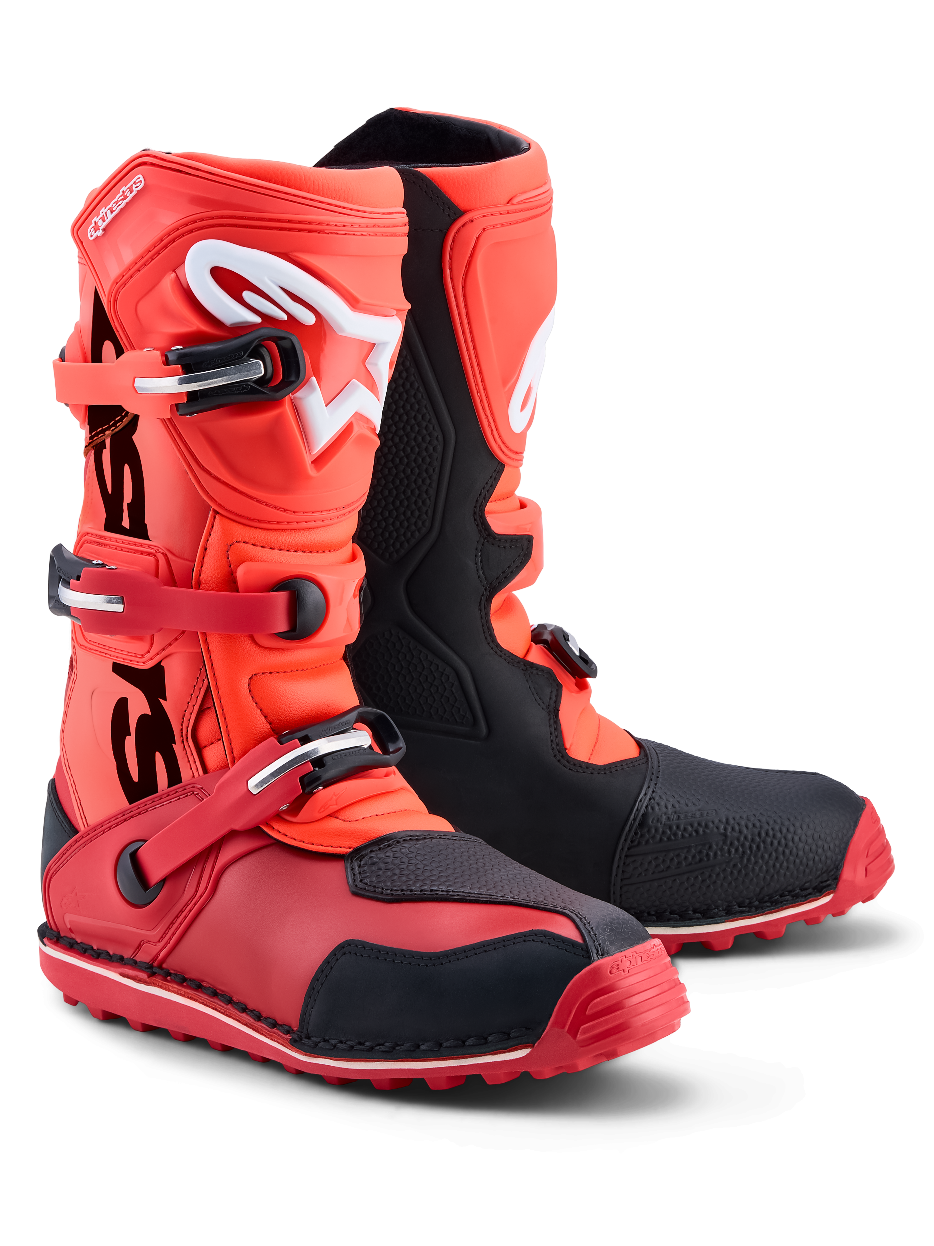 Alpinestars Tech-T stövlar, trialstövlar i röd fluo och svart, CE-certifierade med TPU-skydd och greppvänlig trialsula.