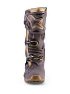Alpinestars Tech 10 Air Gold motocross-stövel i Earth Brown Gold med TPU-skydd och metalliska gulddetaljer.