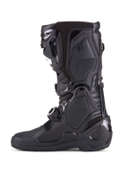 Alpinestars Tech 10 Enduro-stövlar, helsvarta, sidoprofil av en högpresterande motocross-stövel med hållbara TPU-skyddspaneler, tredubbelt spännsystem och avancerad flexkontroll för terrängkörning