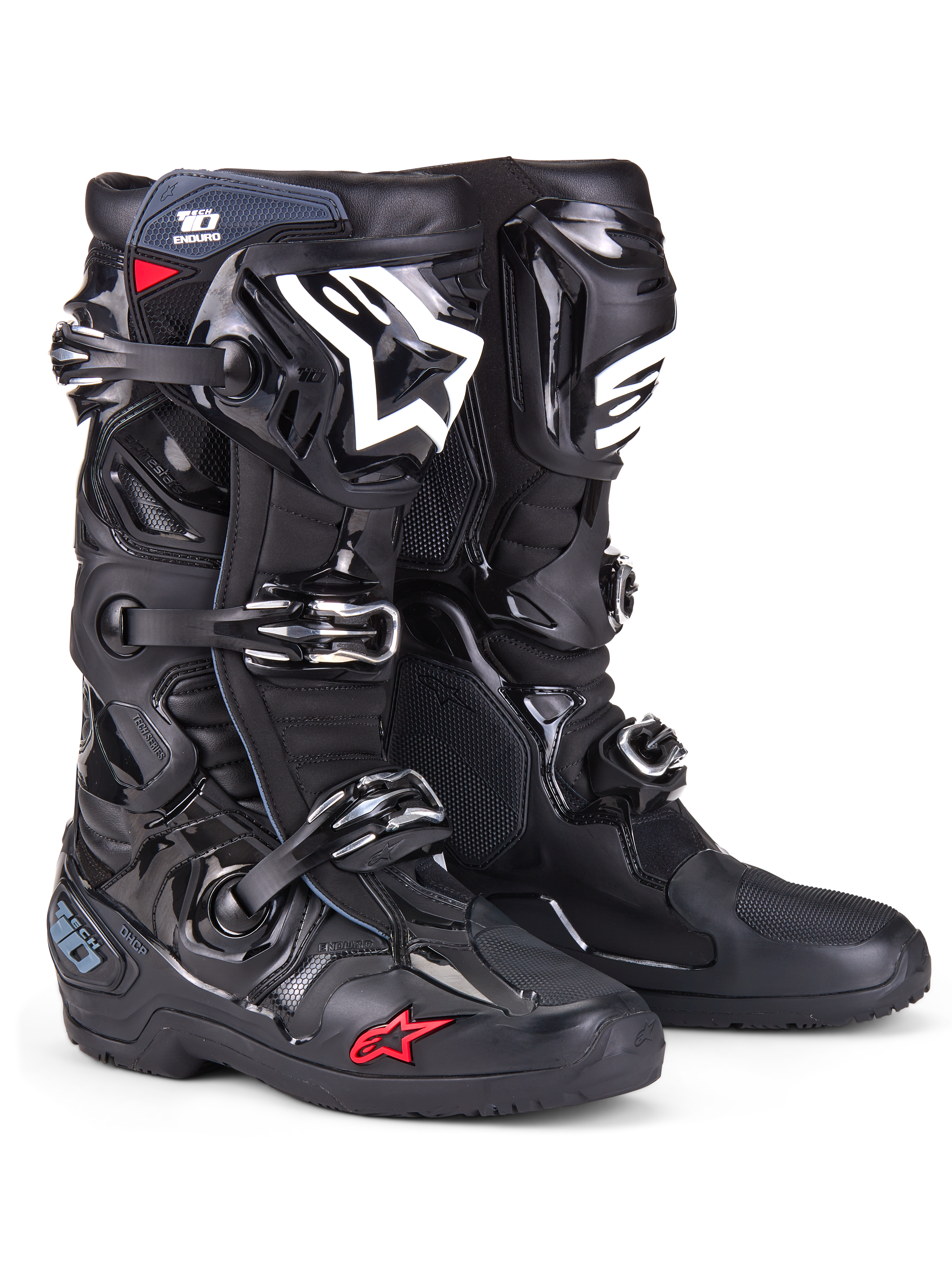 Alpinestars Tech 10 Enduro-stövlar, motocrossstövlar, svarta med vit logotyp på smalbenet och liten röd stjärndetalj, tredubbelt spännsystem, slitstarkt TPU-skydd och specialiserad endurosula för terrängkörning