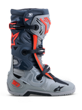 Alpinestars Tech-10 Enduro stövlar, motorcykelstövlar för terrängkörning och enduro, gråa och röd fluo, TPU-skydd och DCHP-hälskydd, CE-certifierade med robust sula för grepp.