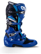 Alpinestars Yamaha Tech 7 stövlar, motocross-stövlar, blå med svarta och vita detaljer, sidoprofil med fyra justerbara spännen, förstärkt TPU-skydd på smalben och häl, tydlig Yamaha-logotyp och en robust sula för offroad-prestanda