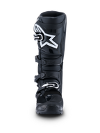 Alpinestars 2026 Tech 7 Enduro-stövlar, svarta med antracitgrå och vita detaljer, frontvy med en framträdande vit stjärnlogotyp på skenbensplattan, snabböppnande fyrspännessystem och förstärkt skyddskonstruktion för enduro- och terrängkörning