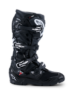 Alpinestars 2026 Tech 7 Enduro Drystar®-stövlar, svarta motorcykelstövlar för terrängkörning, profilvy med fyra silverfärgade spännen, robust dubbelkomponentsula för enduro och omfattande TPU-skydd med matt och blank svart finish.