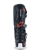 Alpinestars 2026 Tech 7 Enduro Drystar®-stövlar, enduro-stövlar för motocross, svart, röd fluo och vit, vy bakifrån som framhäver TPU-skyddsskalet, Alpinestars-logotypen, det biomekaniska pivotområdet och vit förstärkning på den nedre sulan.