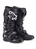 Alpinestars Tech 7-stövlar, motocross-stövlar, svarta med robust konstruktion, stängningssystem med fyra spännen, TPU-skyddspaneler och vit Alpinestars-logotyp på smalbenet, professionella offroad-skor för terrängkörning