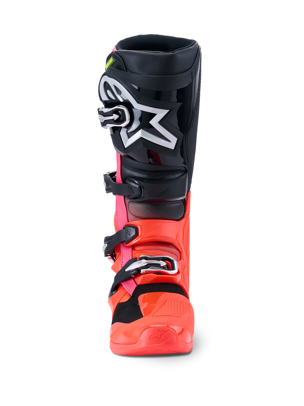 Alpinestars Tech 7-stövlar, motocrossstövlar, svart, röd fluo och rosa fluo, framifrån med svart skenbensplatta och stor vit Astars-logotyp, fluorescerande röd och rosa nedre del samt stängningssystem med silverfärgade spännen