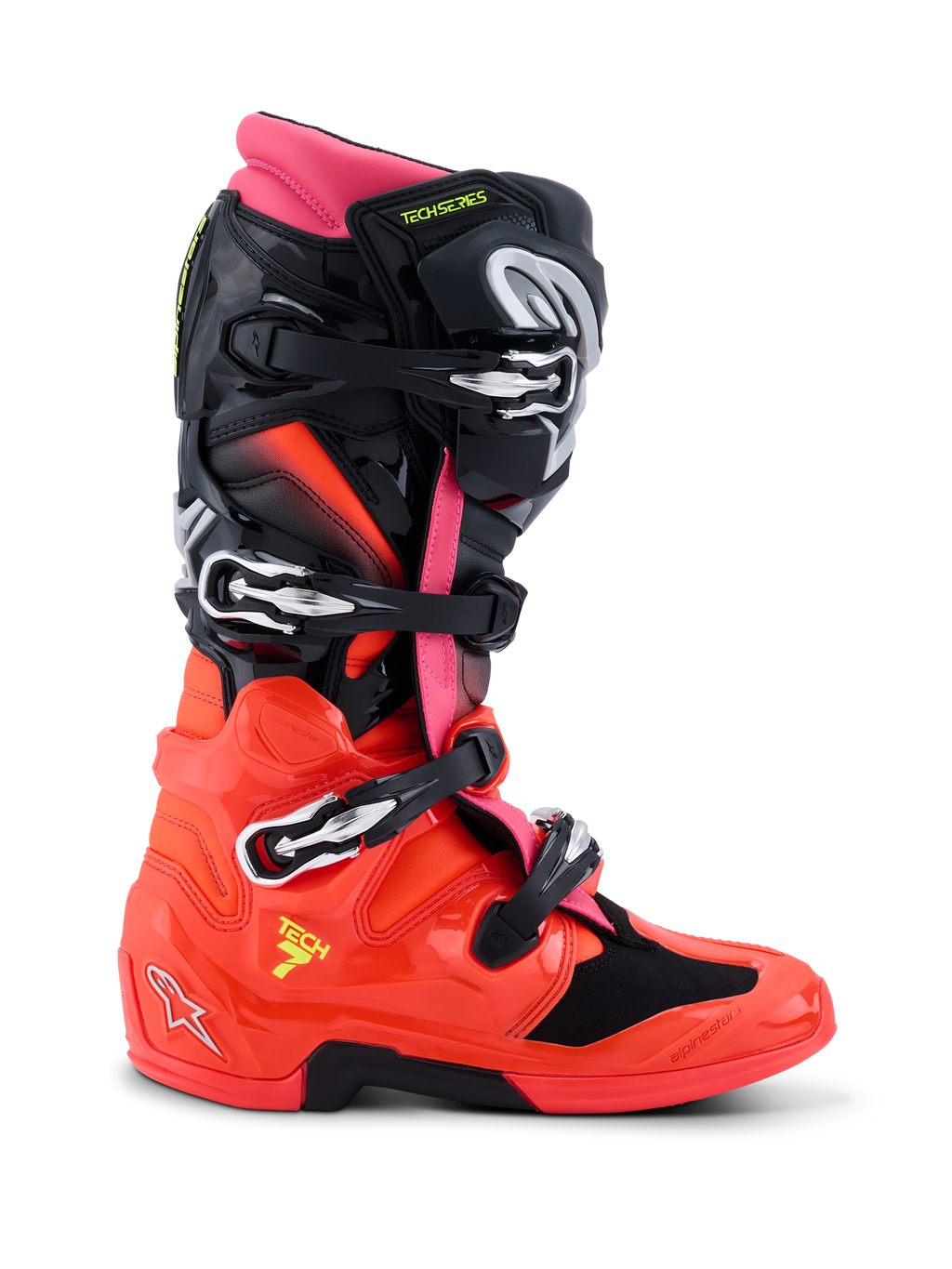 Alpinestars Tech 7-stövlar, motocross-stövlar, svart, röd fluo och rosa fluo, sidoprofil som visar teknisk design med snabbspännen, glansigt TPU-underskal och dubbelpivotsystem för terrängkörning.
