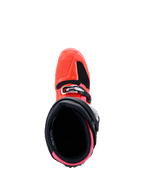 Alpinestars Tech 7-stövlar, MX26-kollektionen, motocross-stövlar, svart, röd fluo och rosa fluo, vy uppifrån in i den inre öppningen, med neonrosa foder och yttre skal i röd fluo med spännesstängning.