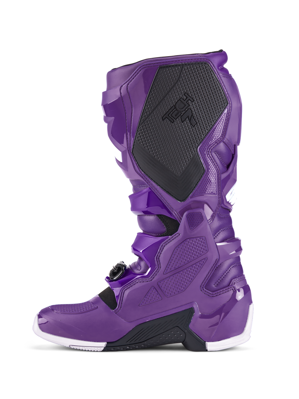 Alpinestars Tech 7-stövlar, lila motocross-stövlar, sidoprofil som visar svart texturerat vadskydd med TECH 7-logotyp, lila TPU-skal, säkert spännsystem och vita detaljer på sulan, specialiserade skor för terrängkörning