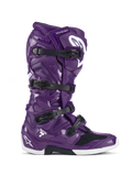 Alpinestars Tech 7 stövlar, motocross- och offroadstövlar, glansig lila med svarta spännen och vita detaljer, sidovy, stängningssystem med fyra remmar, vit stjärnlogotyp på häl och skenben, hållbar TPU-konstruktion för offroad-prestanda