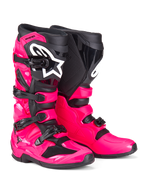 Alpinestars Tech 7-stövlar, motocross-stövlar, Diva Pink och svarta, med ett robust TPU-skal, stängningssystem med fyra spännen och en framträdande vit Alpinestars-logotyp, högpresterande terrängskodon
