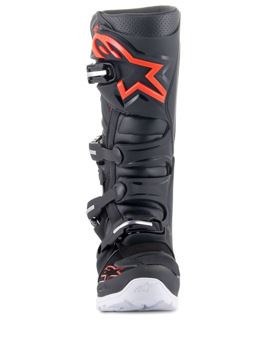 Alpinestars Tech 7 Enduro-stövlar, svarta och fluoröda, sedda framifrån, med en stor röd logotyp på skenbensplattan, stängningssystem med fyra spännen och vita detaljer på yttersulan, professionella stövlar för motocross och terrängkörning