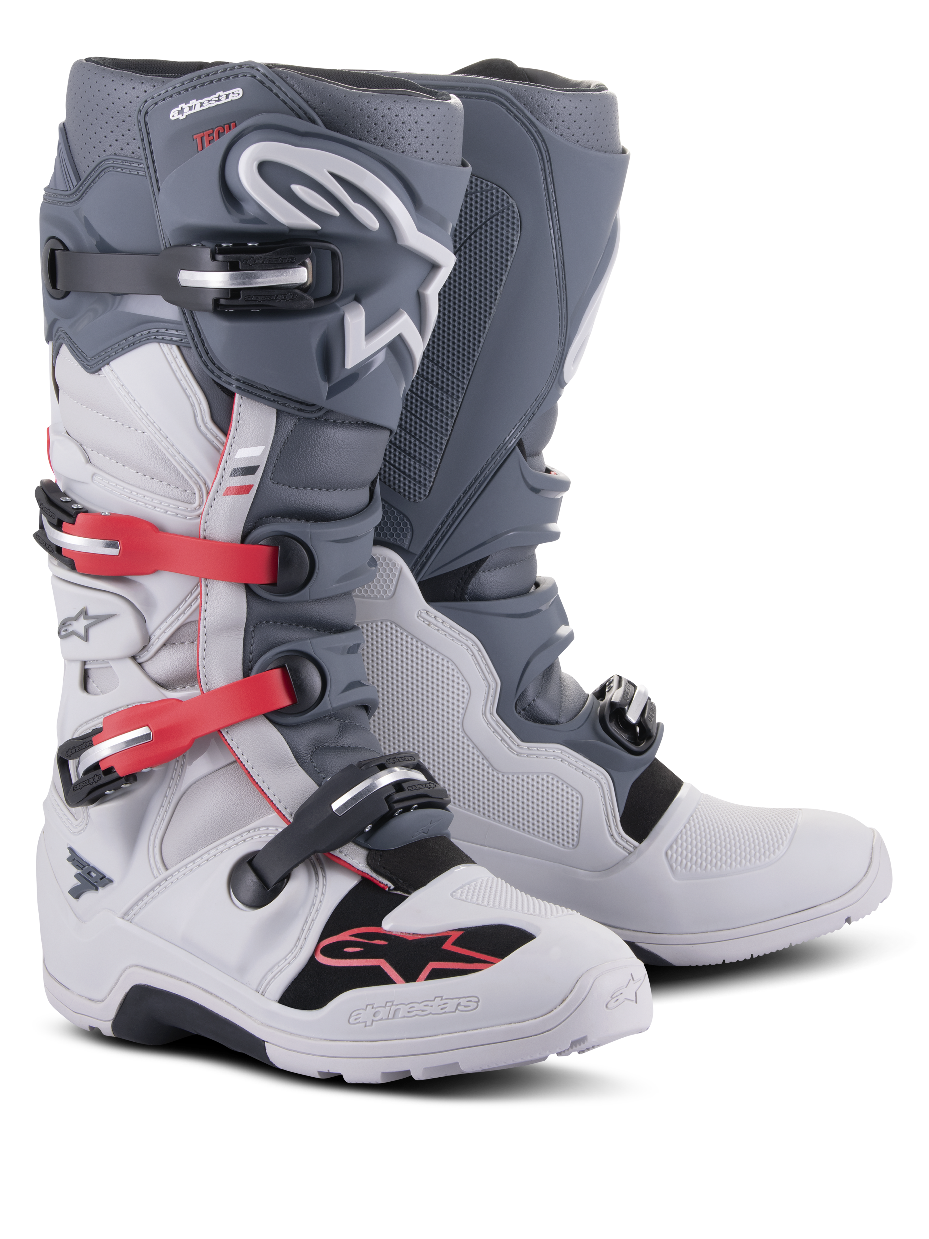 Alpinestars Tech 7 Enduro-stövlar, stövlar för terrängkörning, ljusgrå och mörkgrå med klarröda detaljer, med ett spännsystem med flera spännen och en robust gummiblandad sula designad för enduro- och trailkörning