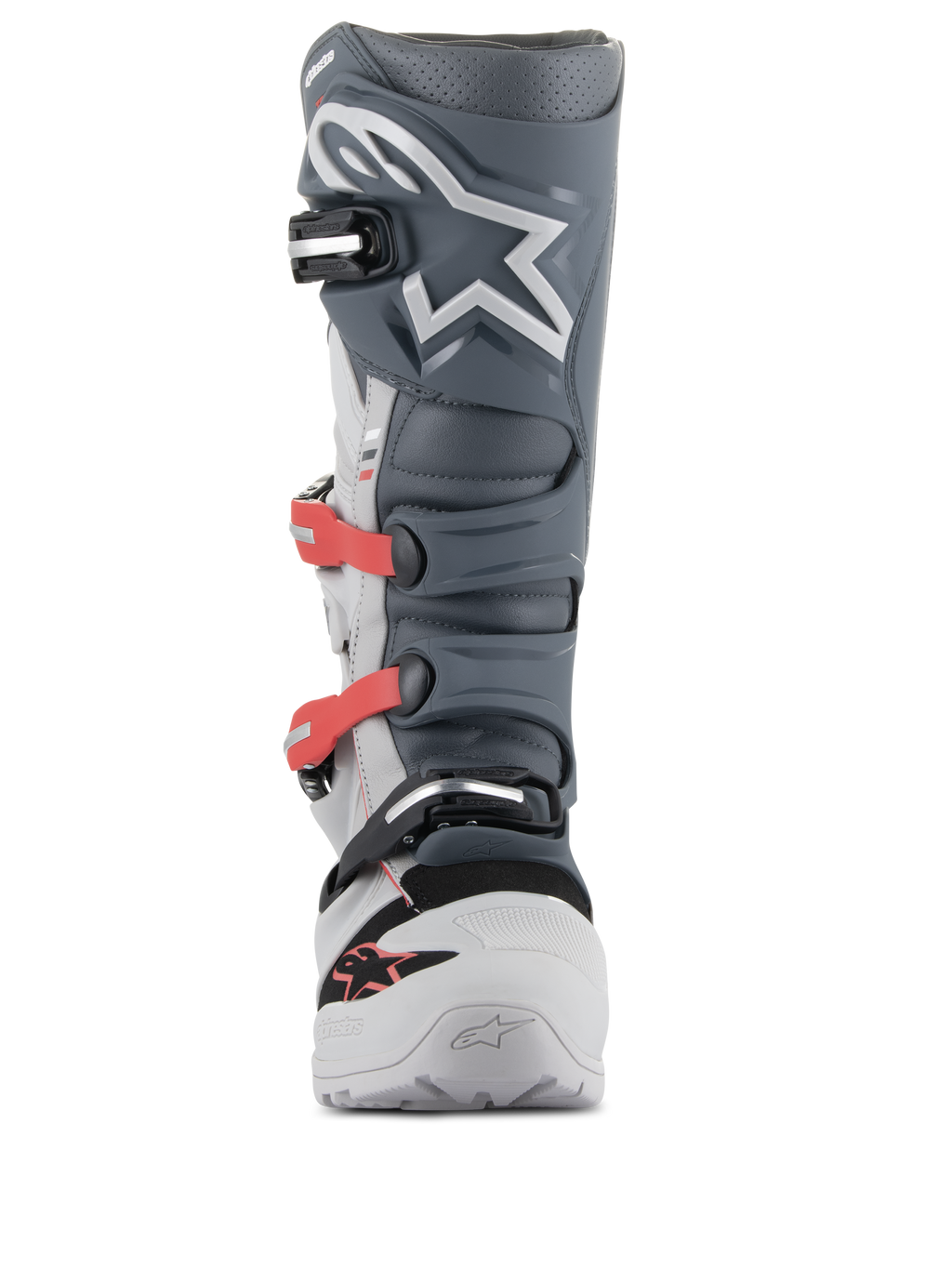 Alpinestars Tech 7 Enduro-stövlar, motocross- och endurostövlar, ljusgrå, mörkgrå och klarröd, vy framifrån med ett avancerat spännsystem med röda remmar, mörkgrå TPU-skenbensplatta med vit stjärnlogotyp och ett slitstarkt ljusgrått chassi.