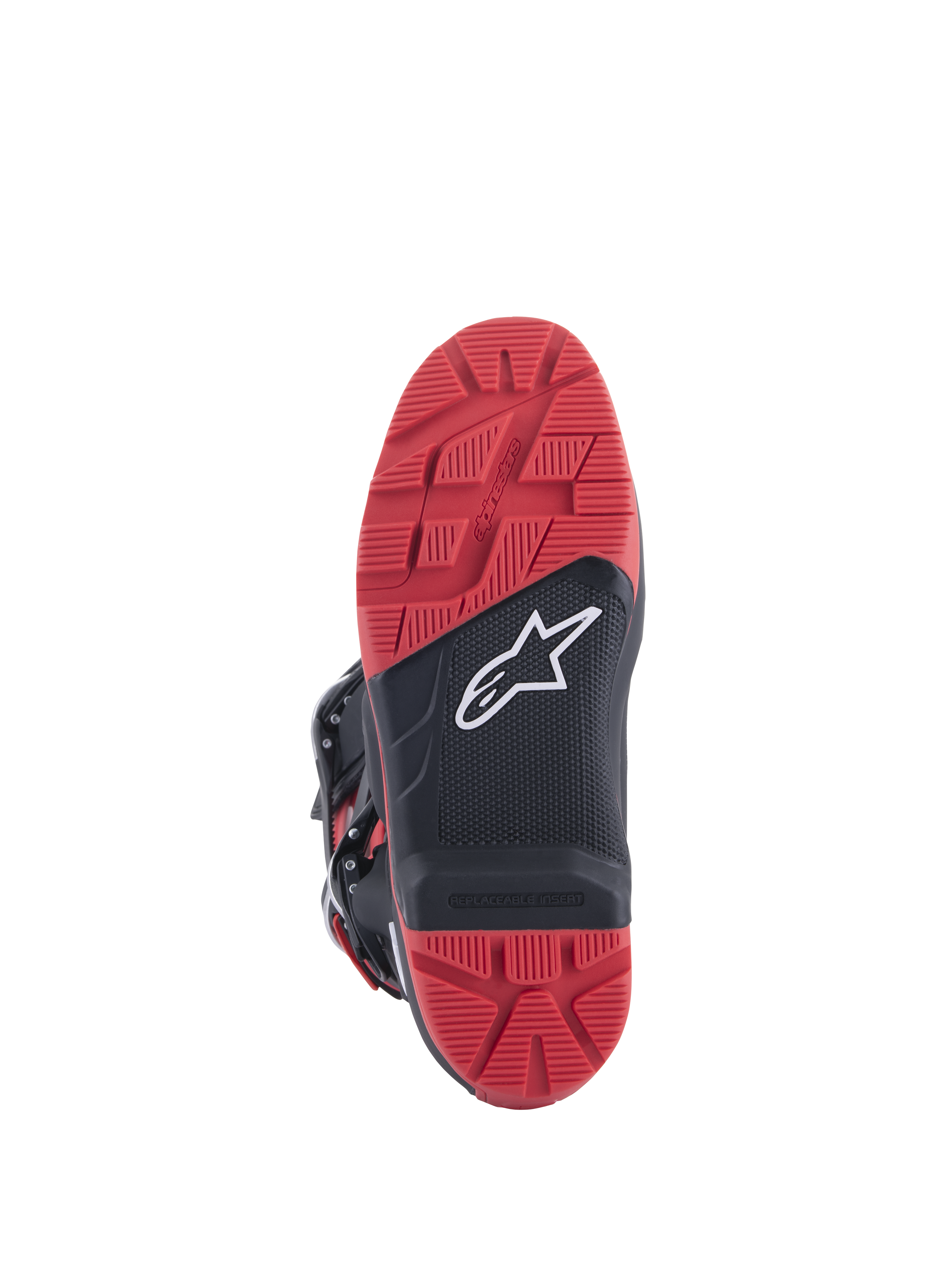 Honda Tech 7 Enduro Drystar®-stövlar, svarta och klarröda, vy av sulan som visar ett greppvänligt mönster med utbytbar insats, gummikonstruktion med dubbel densitet och vit Alpinestars-logotyp på en svart texturerad panel.