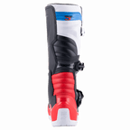 Alpinestars Tech 3-stövlar, motocross-stövlar, vit, klar röd och mörkblå, vy bakifrån som visar röda dragspelsformade flexzoner, vit ovandel med blå logotyp-rem och skyddande hälkappa
