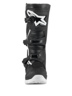 Alpinestars Tech 3 Enduro Waterproof-stövlar, motocross- och endurostövlar, svart och vit, frontvy med en stor vit stjärnlogotyp på TPU-skenbensskyddet, stängningssystem med tre spännen och en kraftig vit sula för bra grepp i terräng.