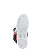Alpinestars Youth Tech 3S-stövlar, motocross-stövlar, vita, svarta och klarröda, vy av sulan som visar vit mönstrad slitbana med gjuten Alpinestars-logotyp, hållbar sula för terrängprestanda