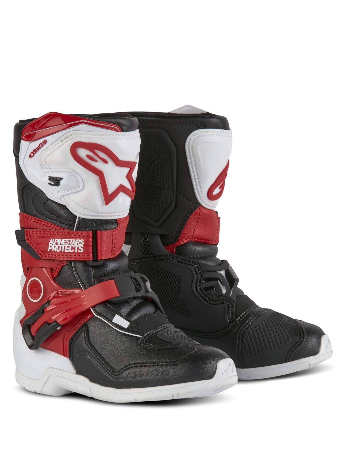 Alpinestars Tech 3S Kids-stövlar, motocross-stövlar, vita, svarta och klarröda, med skyddande TPU-skenbensplattor, röda remmar med Alpinestars-logotyp, spännesstängning och slitstarka vita yttersulor.